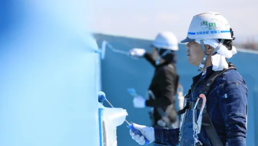 防水工事を行っている写真
